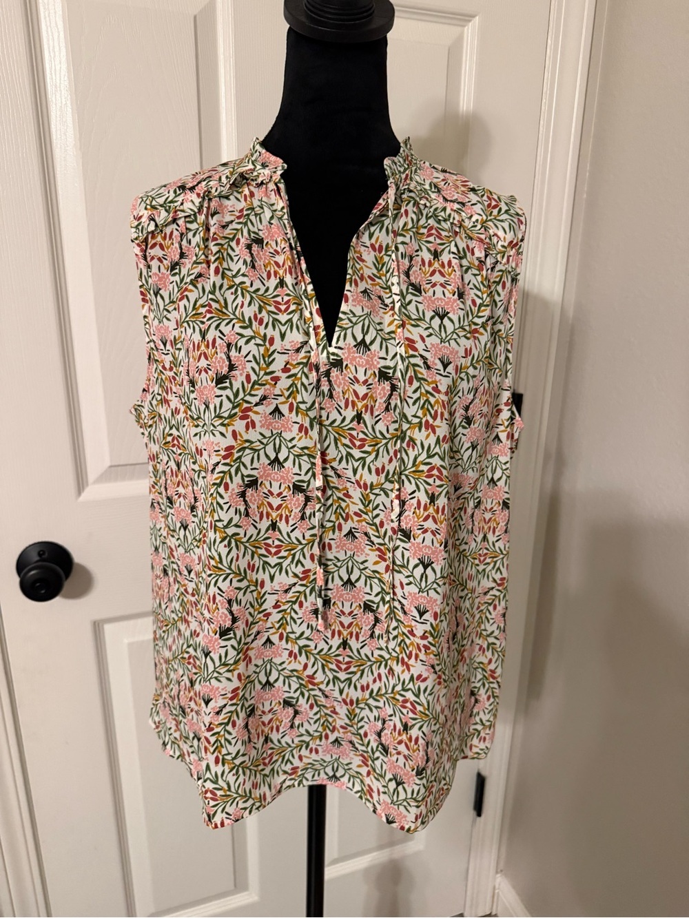 LOFT Pink Floral Sleeveless Split-Neck Camisole with Green Leaf Print